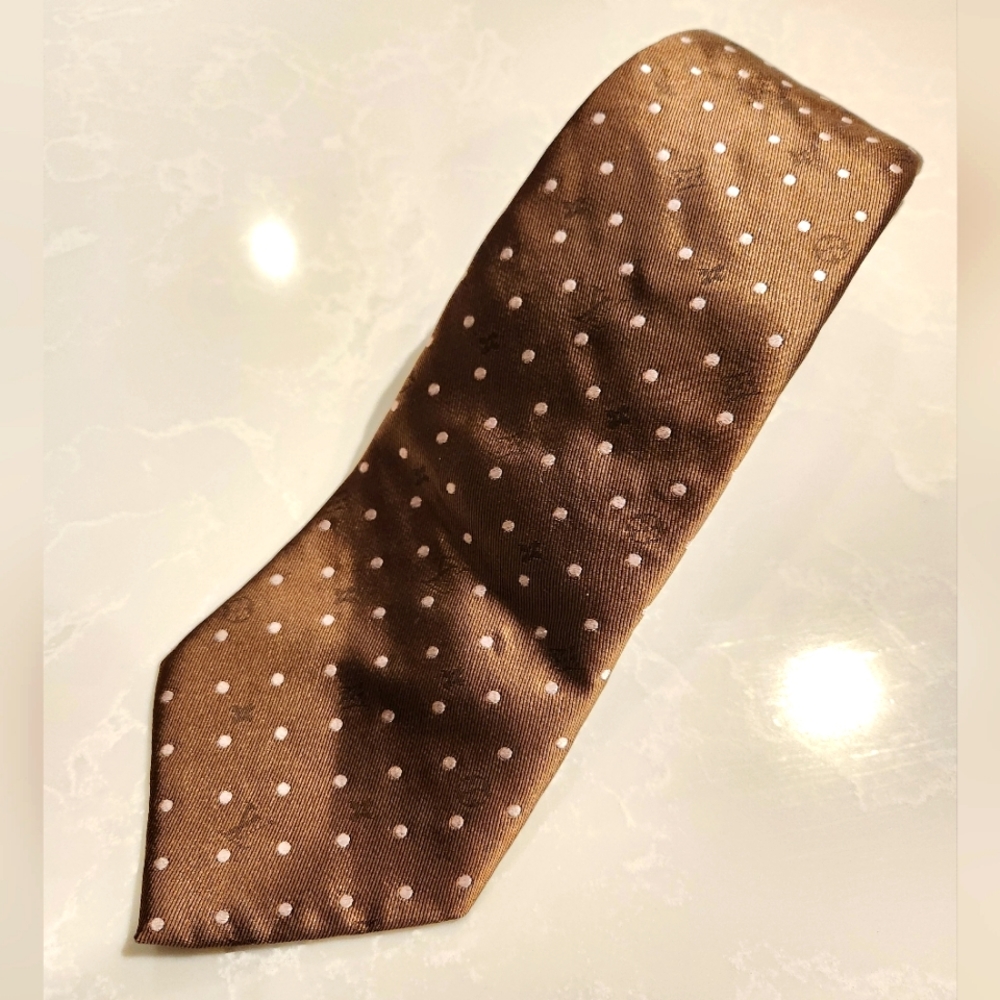 Louis Vuitton Brown Silk Tie with cream Polka Dots